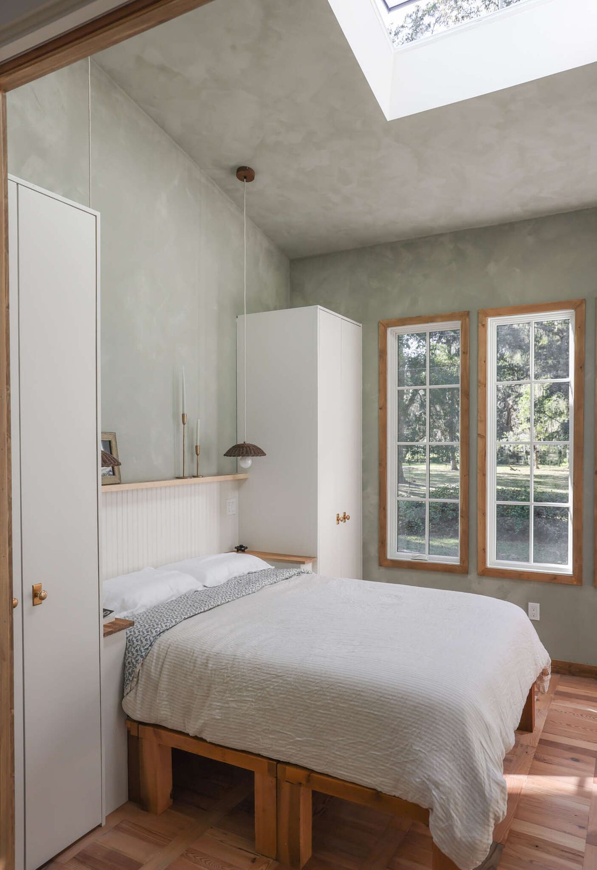 Bedroom with VELUX Solar Powered Fresh Air skylights